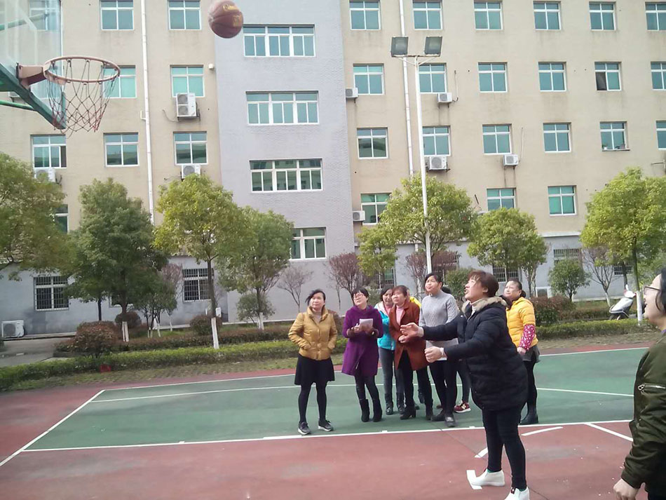 慶三八，春絲女員工投籃球比賽
